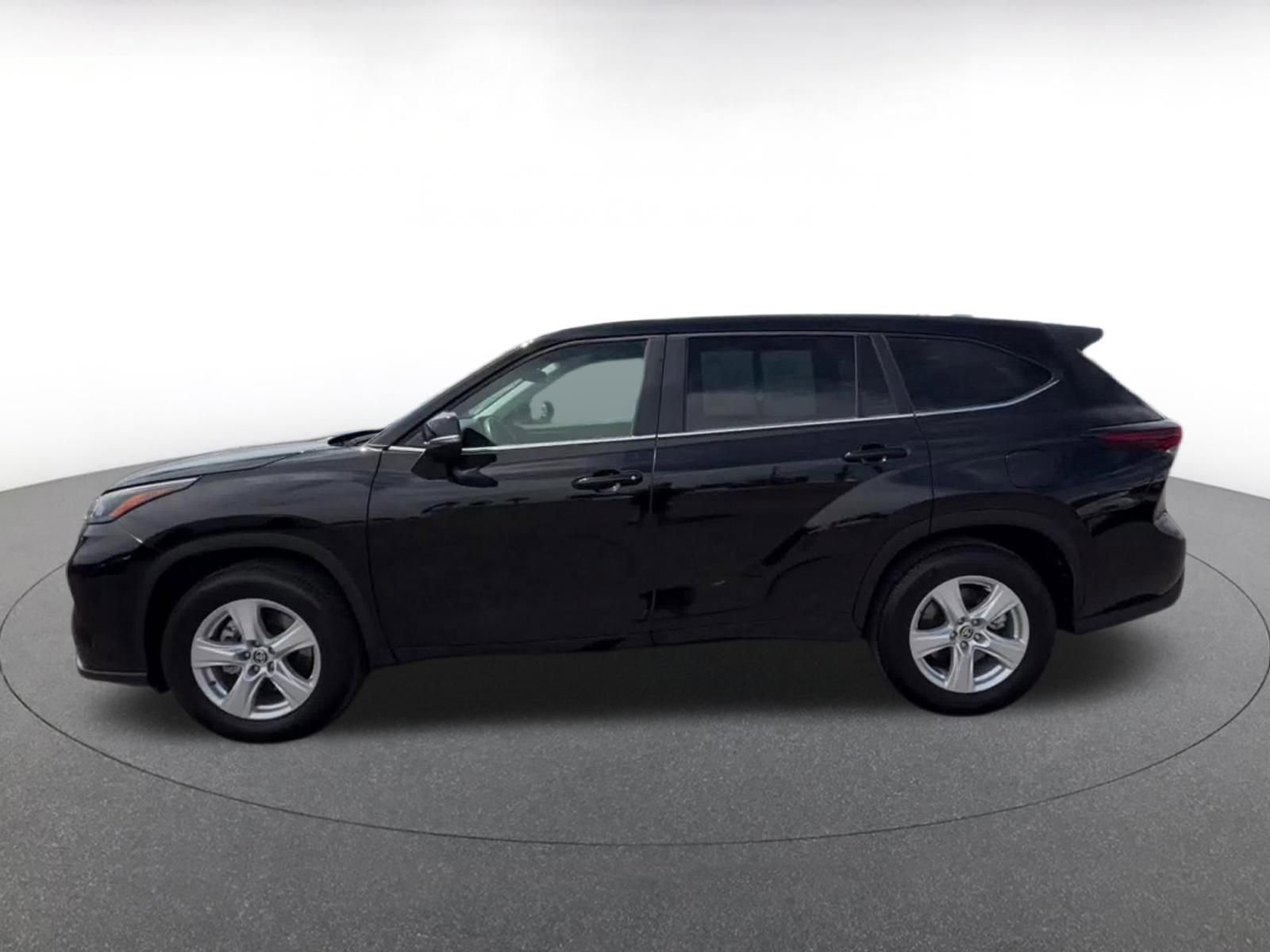 Thumbnail: 2025 Toyota Highlander - 9