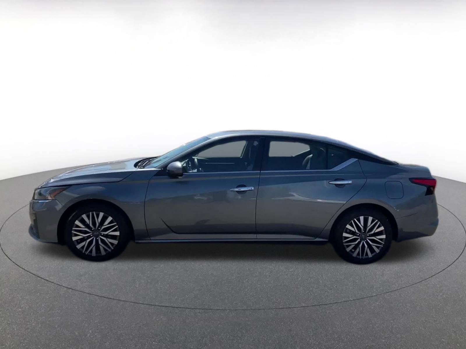 Thumbnail: 2023 Nissan Altima - 9