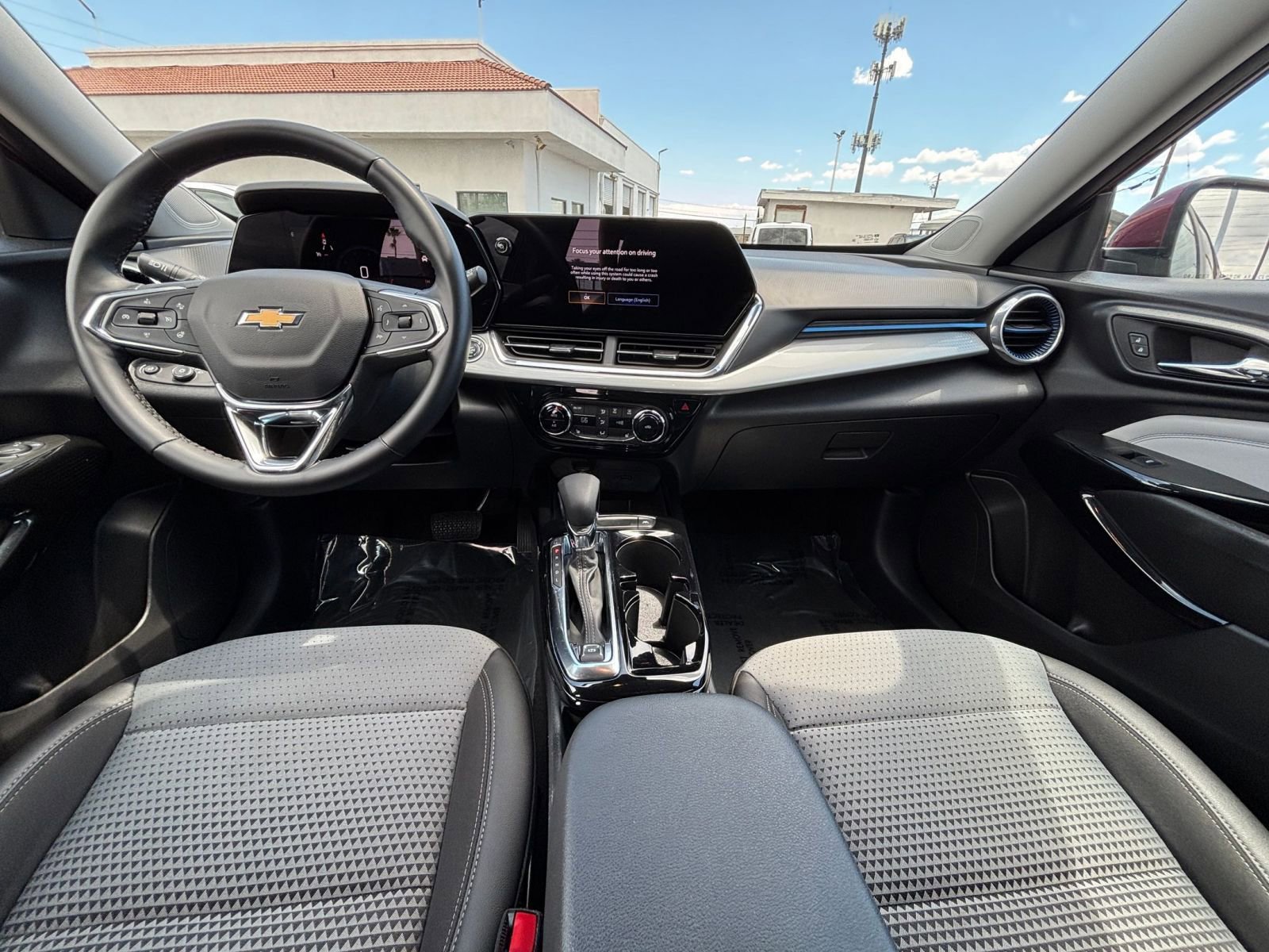 Thumbnail: 2025 Chevrolet Trax - 32