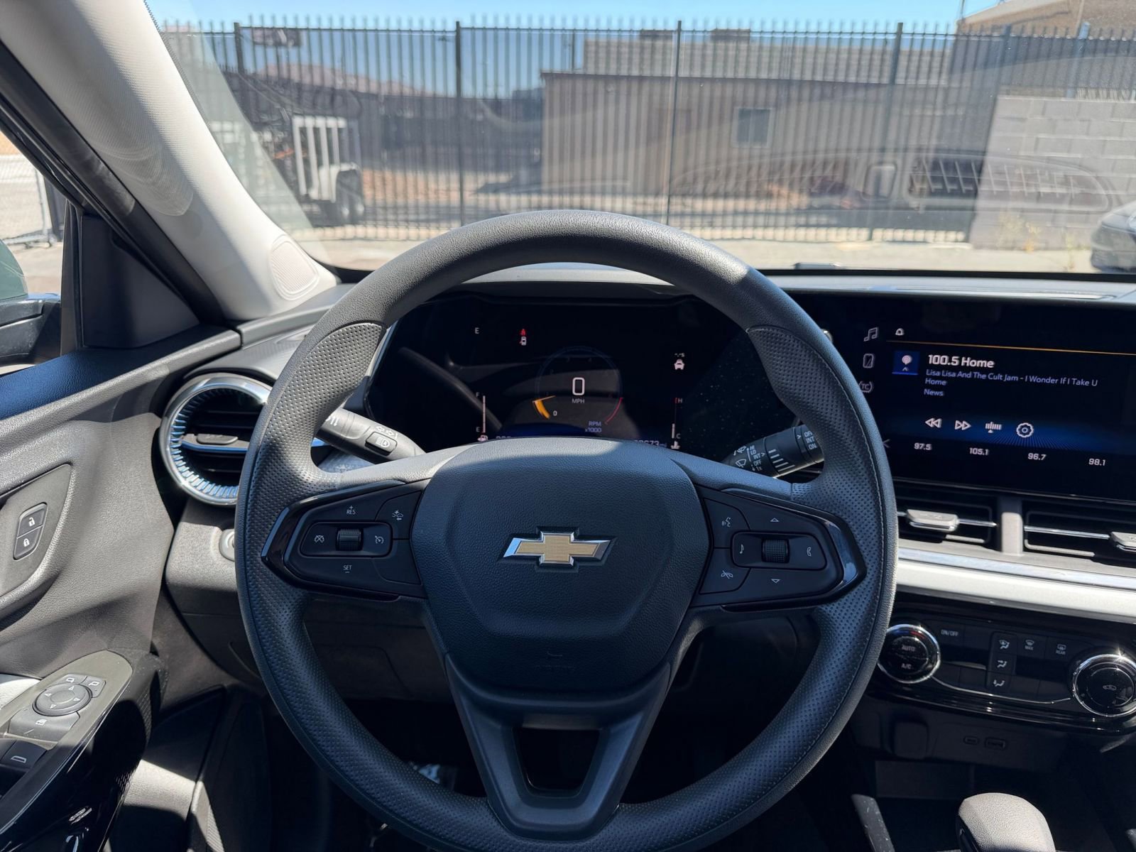 Thumbnail: 2025 Chevrolet Trax - 33