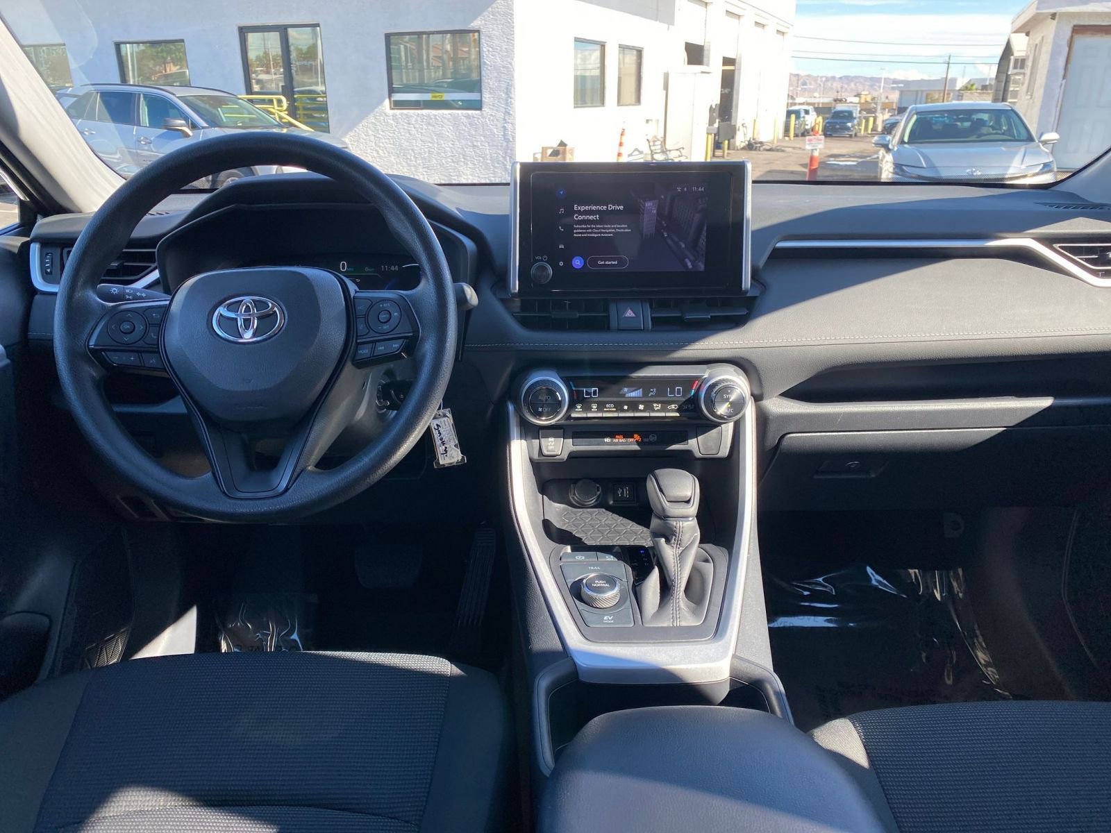 Thumbnail: 2025 Toyota RAV4 - 33