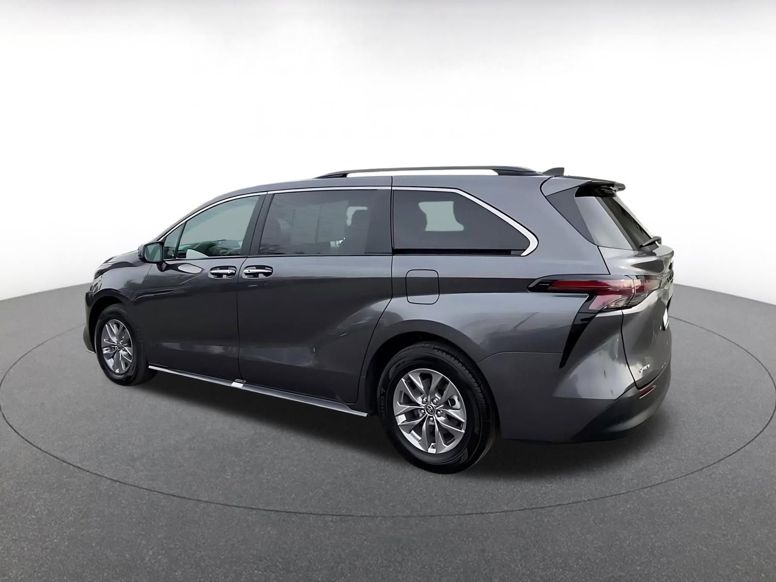 Thumbnail: 2025 Toyota Sienna - 10