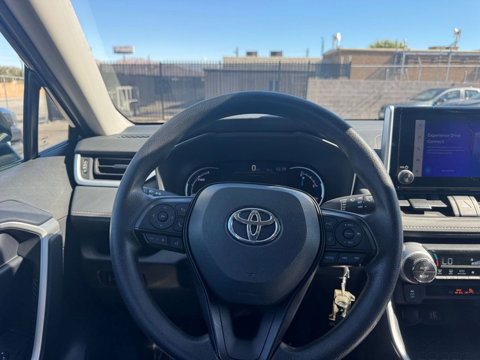 Thumbnail: 2025 Toyota RAV4 - 32