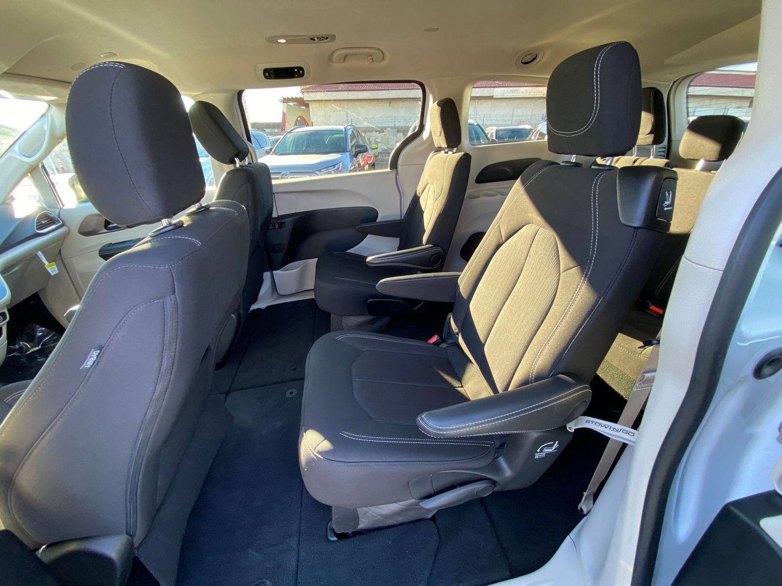 Thumbnail: 2024 Chrysler Voyager - 27