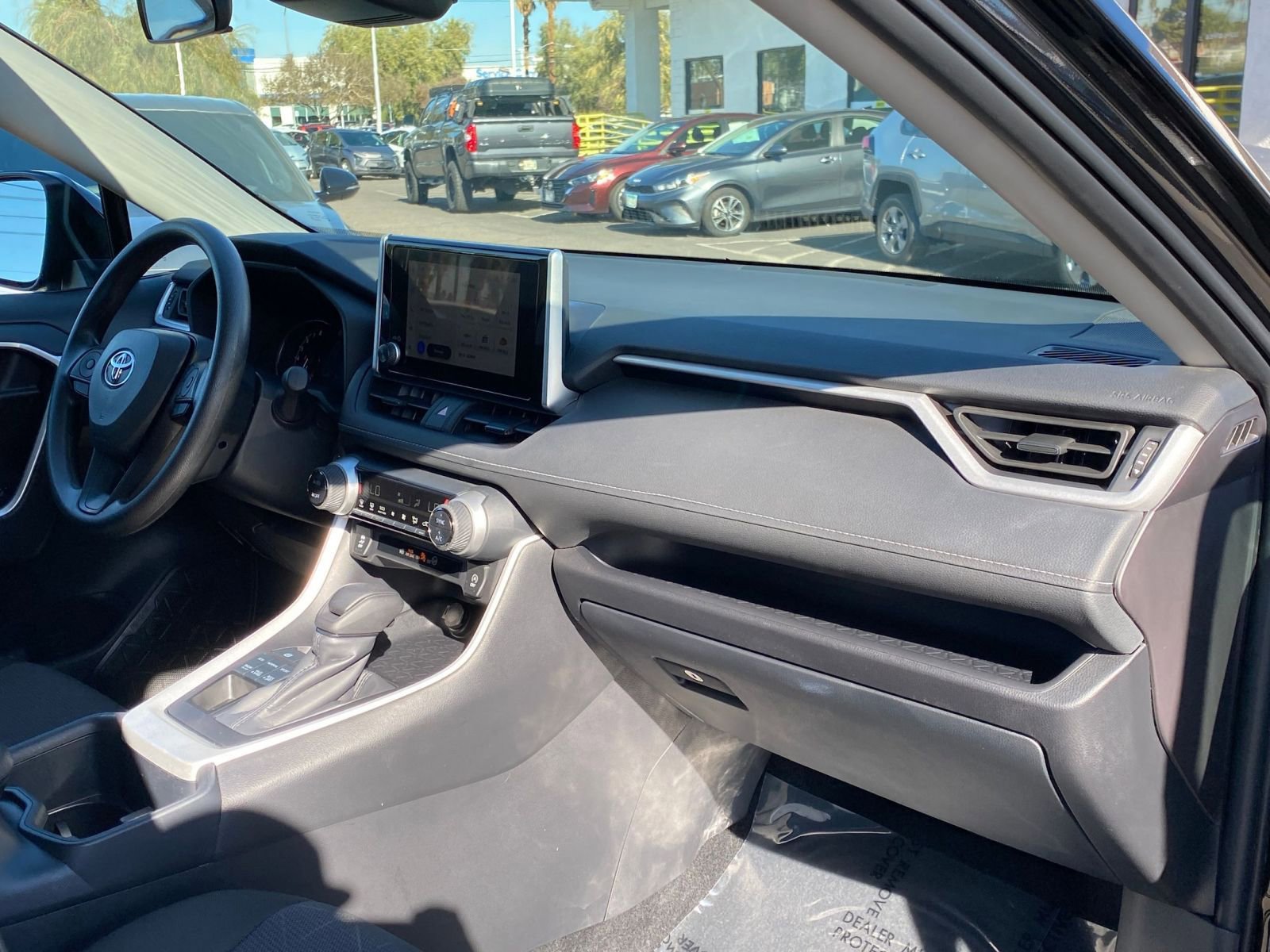 Thumbnail: 2025 Toyota RAV4 - 35