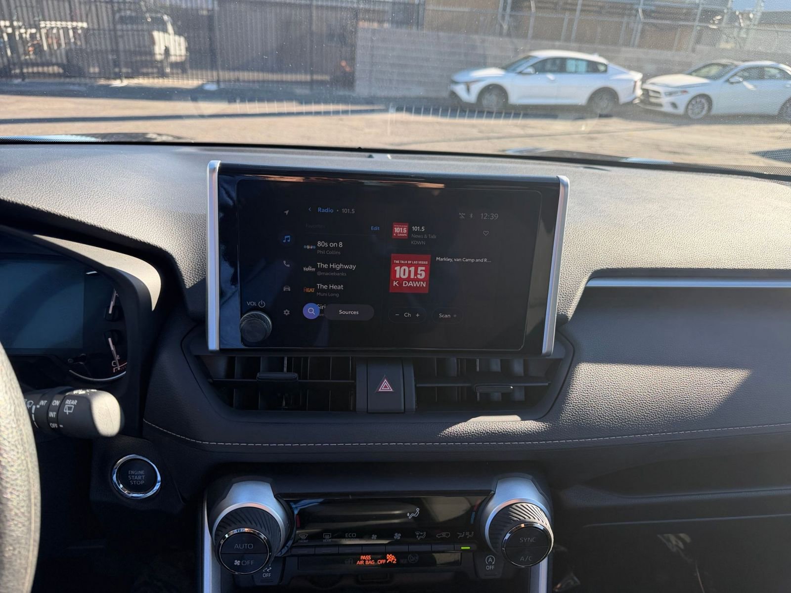 Thumbnail: 2025 Toyota RAV4 - 21