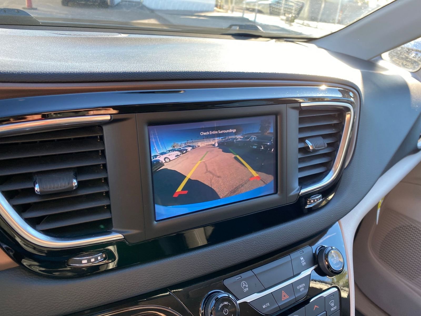 Thumbnail: 2024 Chrysler Voyager - 18