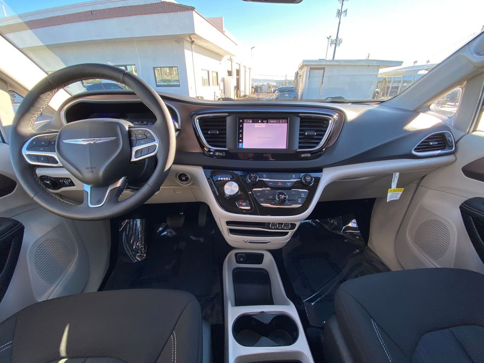 Thumbnail: 2024 Chrysler Voyager - 35