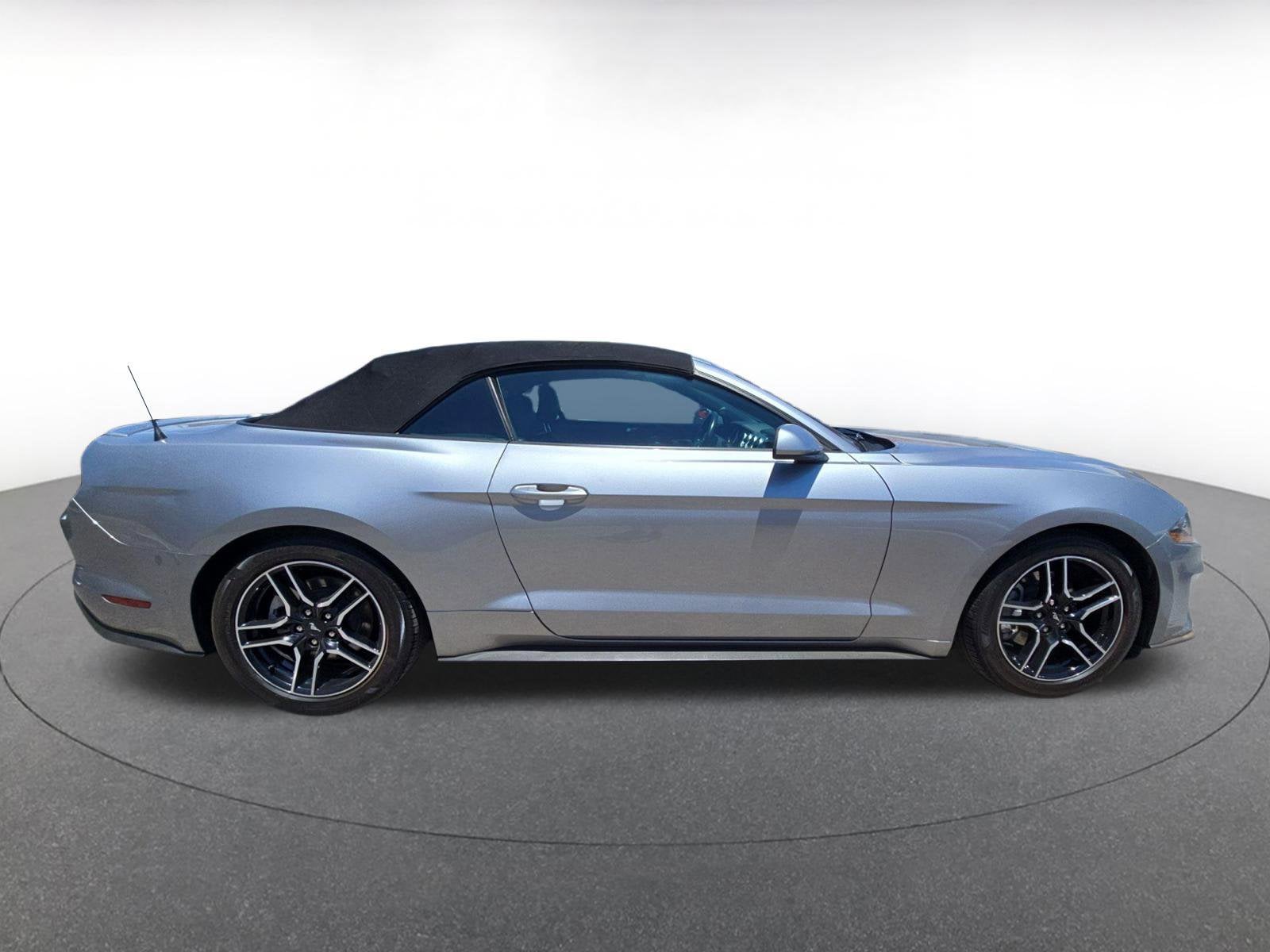 Thumbnail: 2022 Ford Mustang - 8