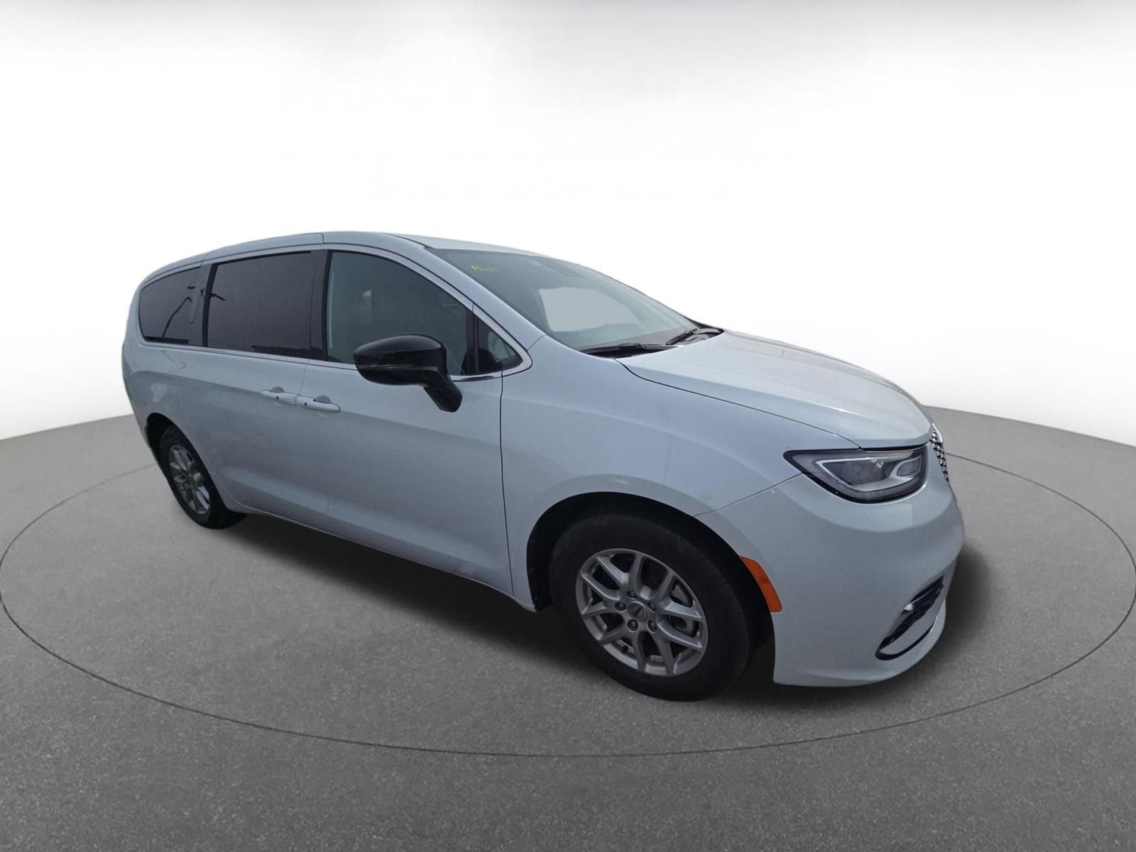 Thumbnail: 2025 Chrysler Pacifica - 2