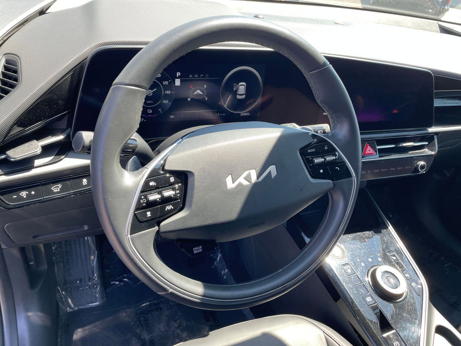 Thumbnail: 2023 Kia Niro - 32