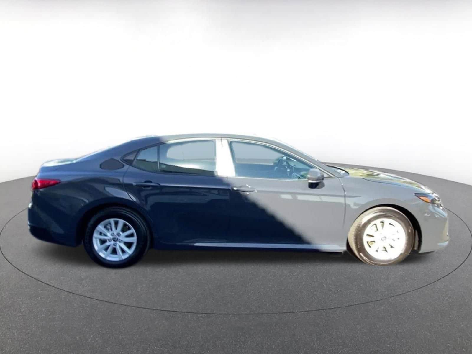 Thumbnail: 2025 Toyota Camry - 16