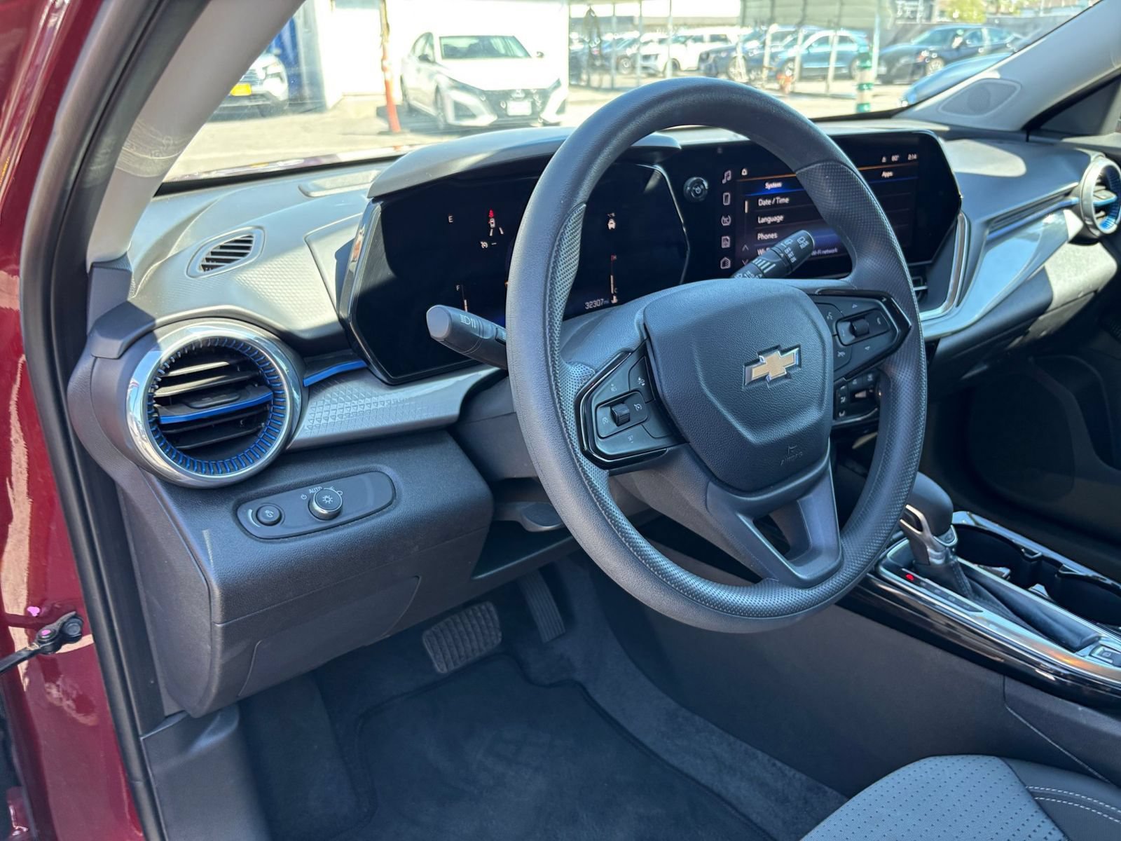 Thumbnail: 2025 Chevrolet Trax - 32