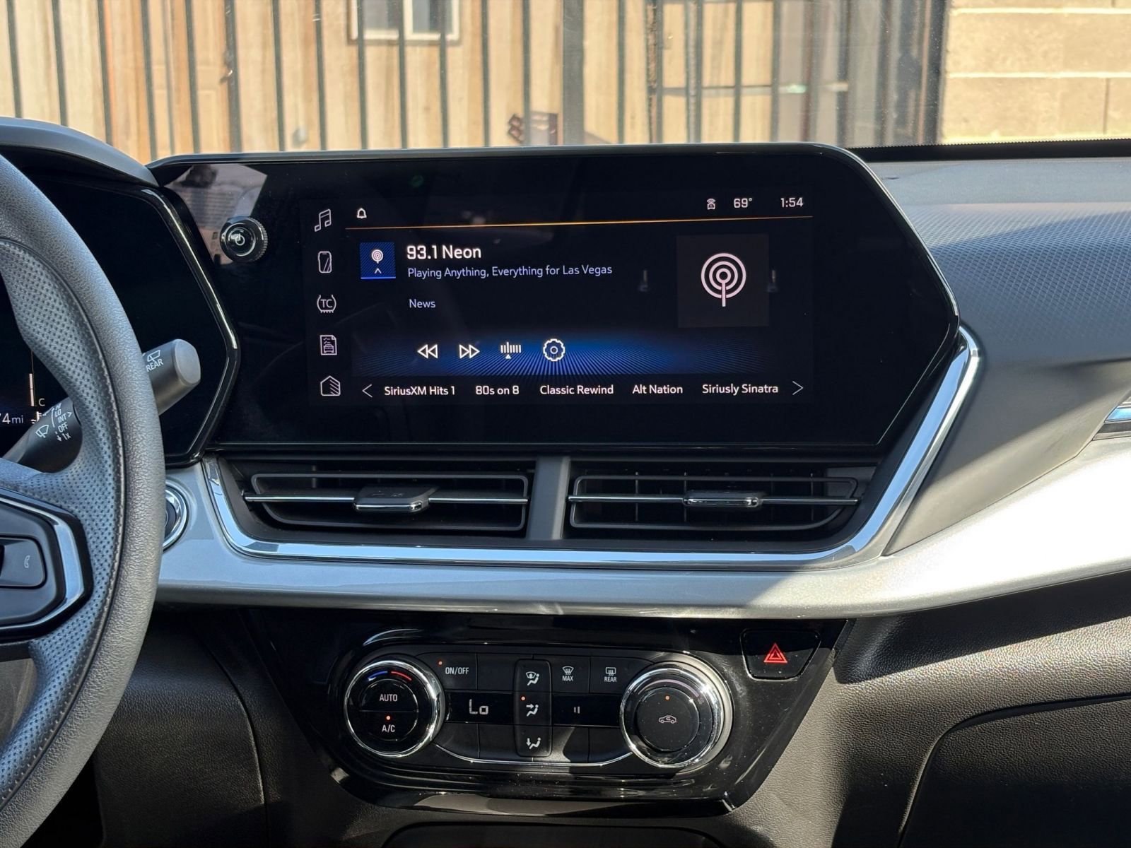 Thumbnail: 2025 Chevrolet Trax - 17