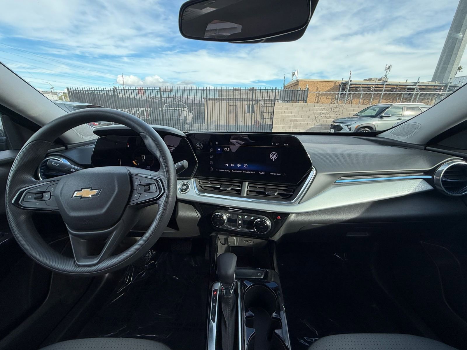 Thumbnail: 2025 Chevrolet Trax - 31