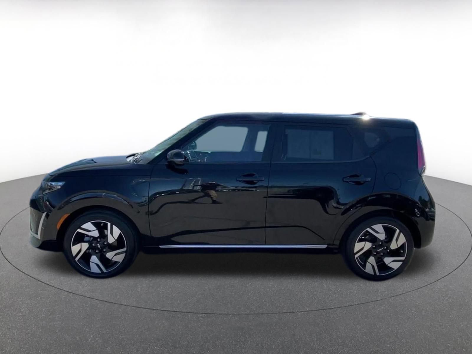 Thumbnail: 2023 Kia Soul - 9