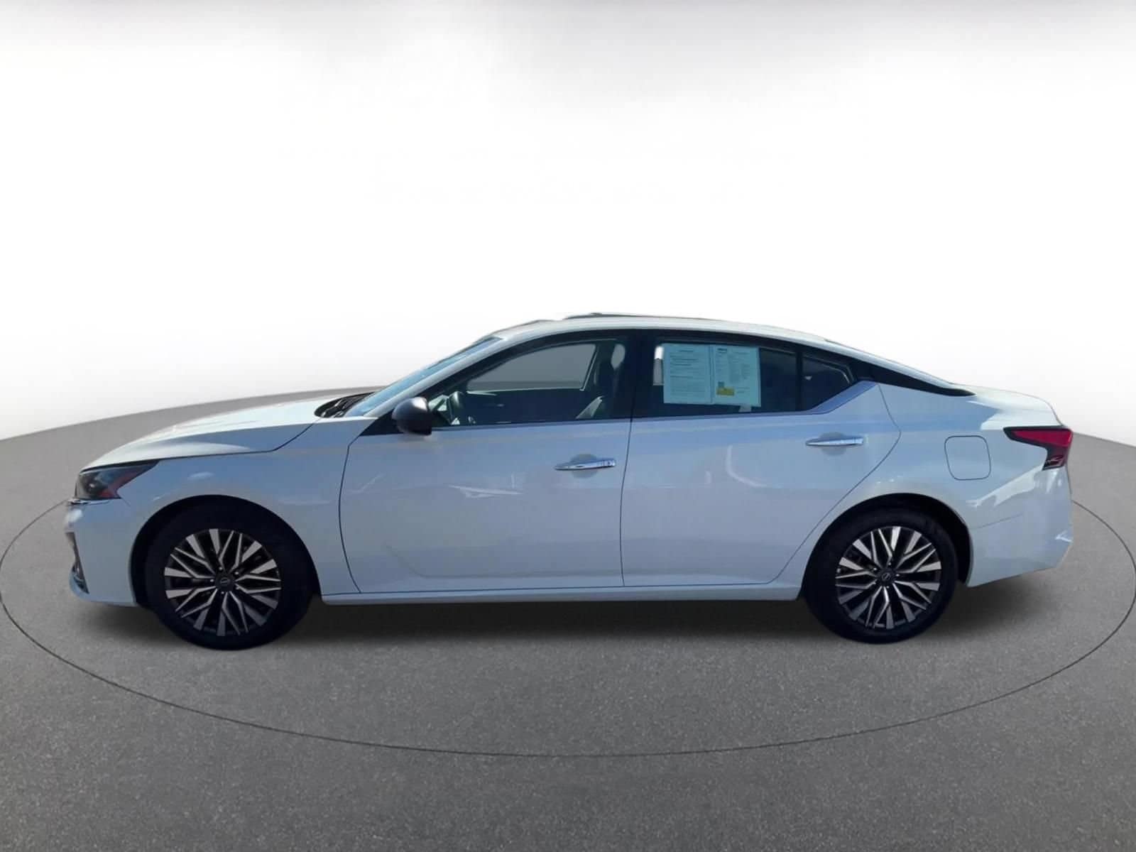 Thumbnail: 2025 Nissan Altima - 9