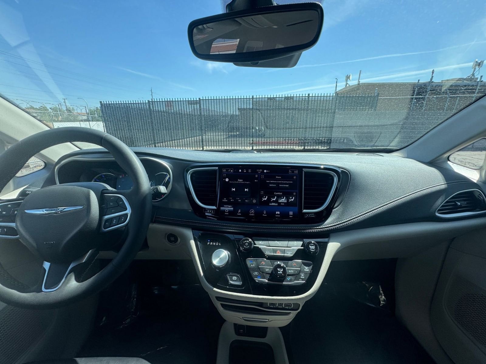Thumbnail: 2023 Chrysler Pacifica - 27