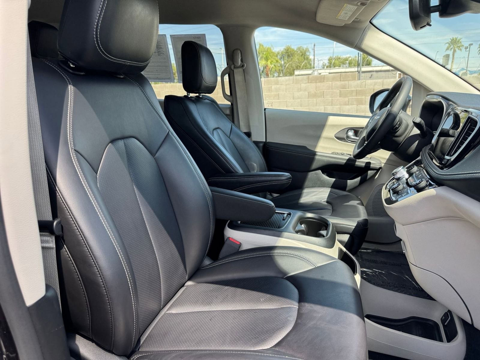 Thumbnail: 2023 Chrysler Pacifica - 30