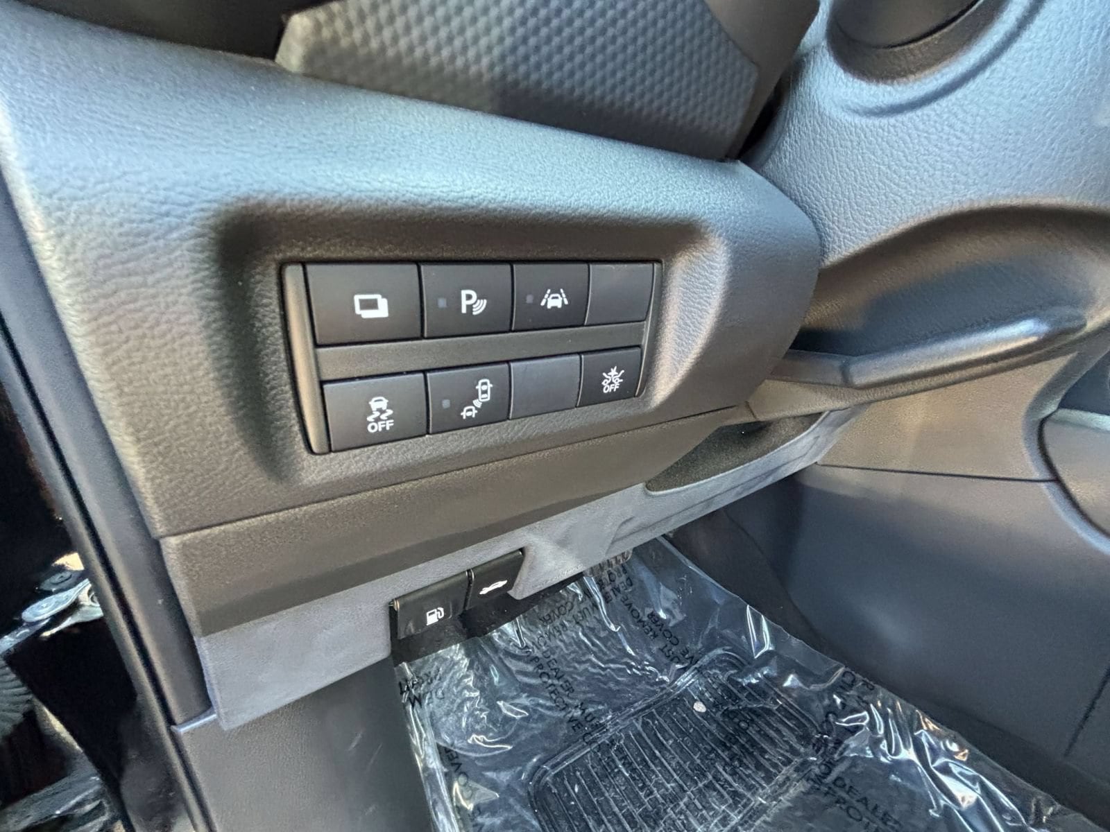 Thumbnail: 2021 Nissan Kicks - 32