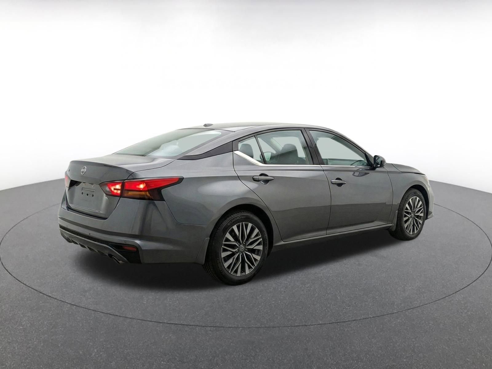 Thumbnail: 2025 Nissan Altima - 9