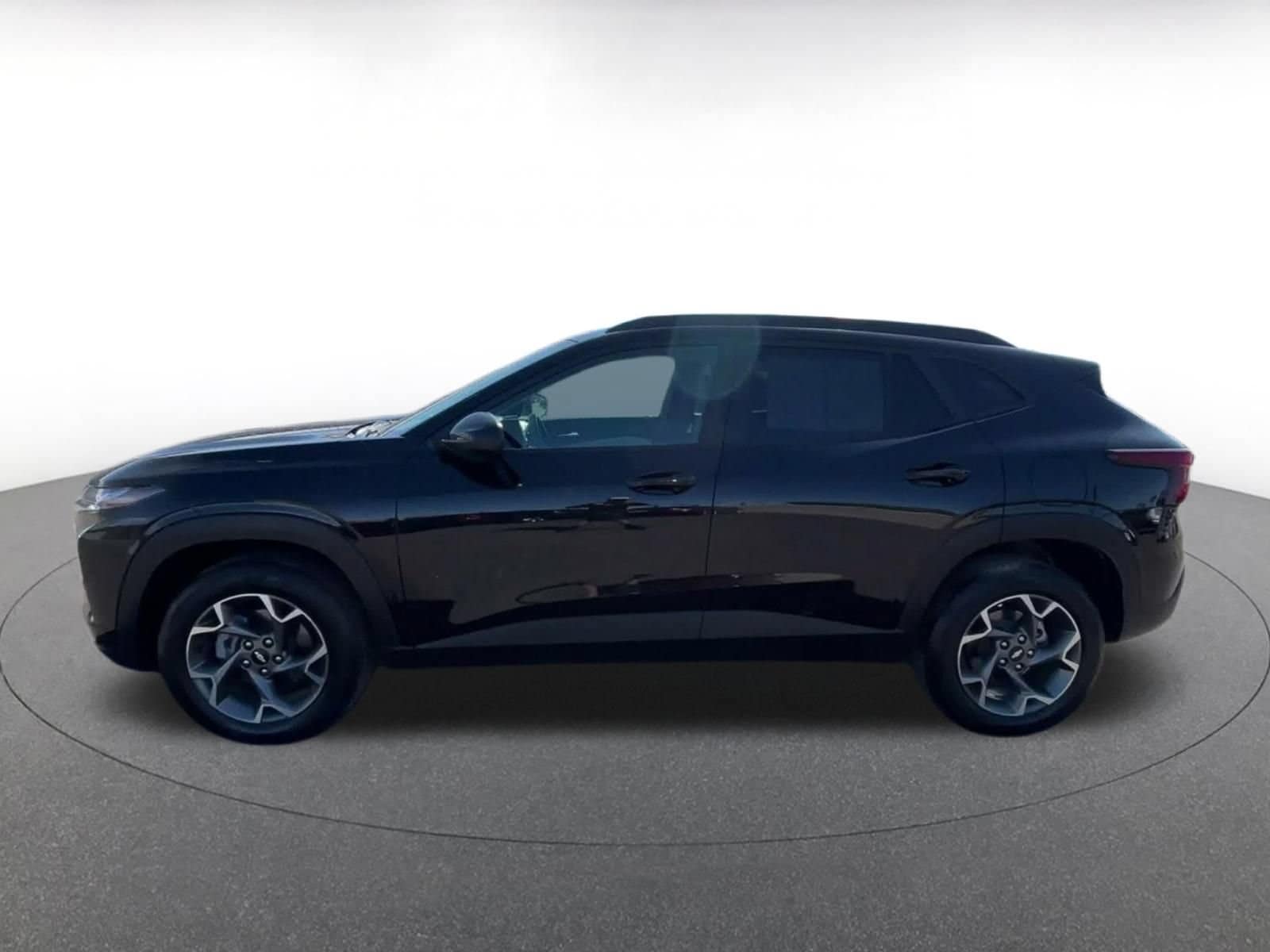 Thumbnail: 2025 Chevrolet Trax - 8