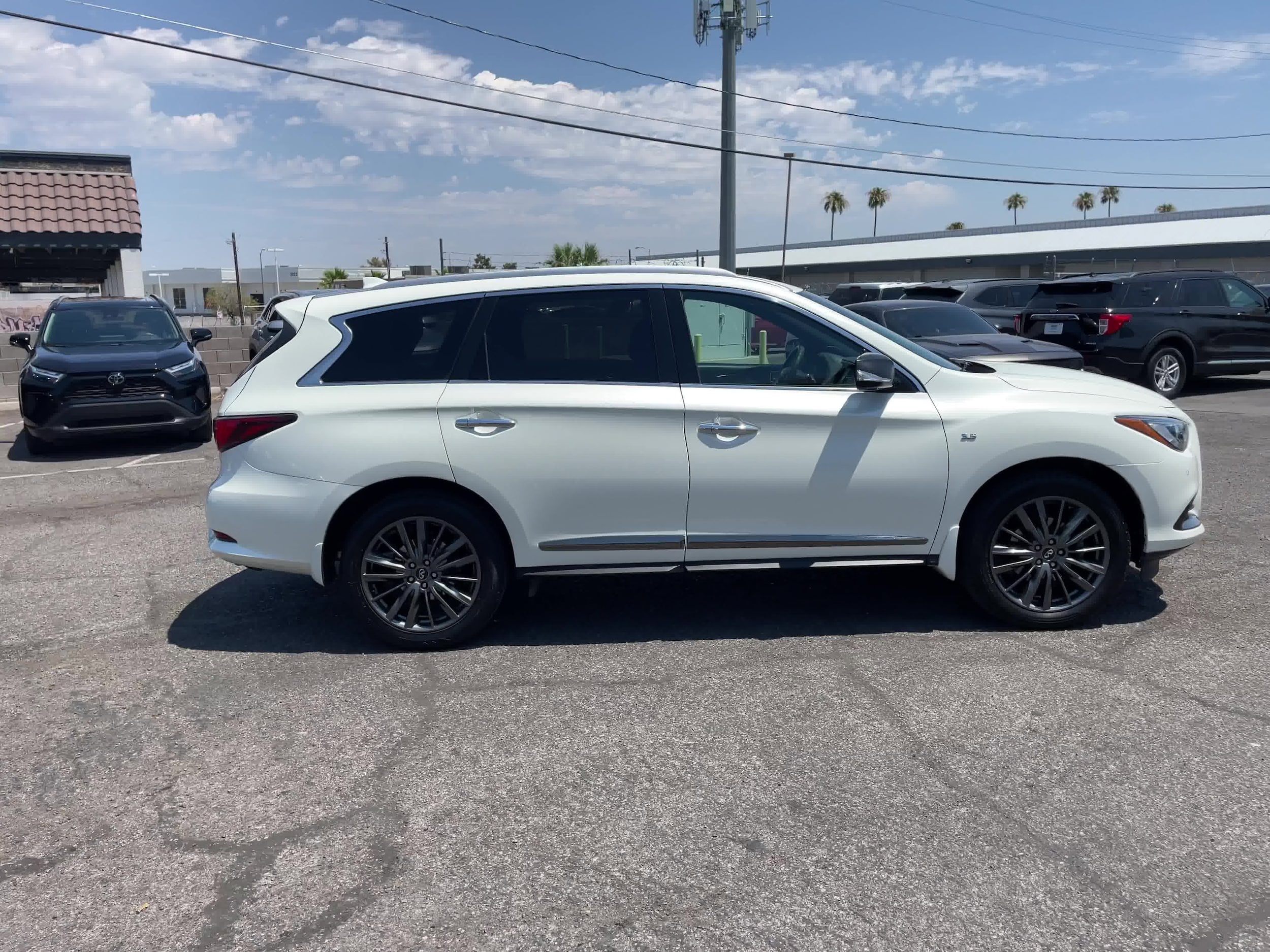 2020 INFINITI QX60 Luxe 16