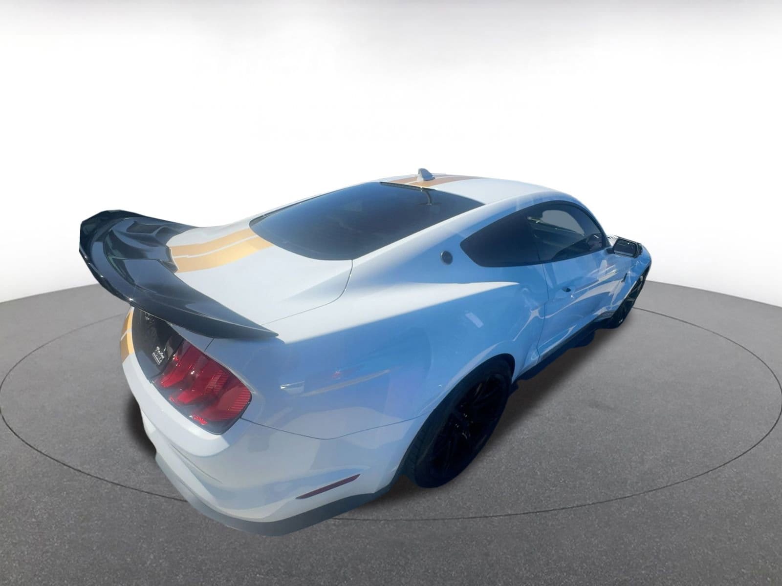 Thumbnail: 2022 Ford Mustang - 5