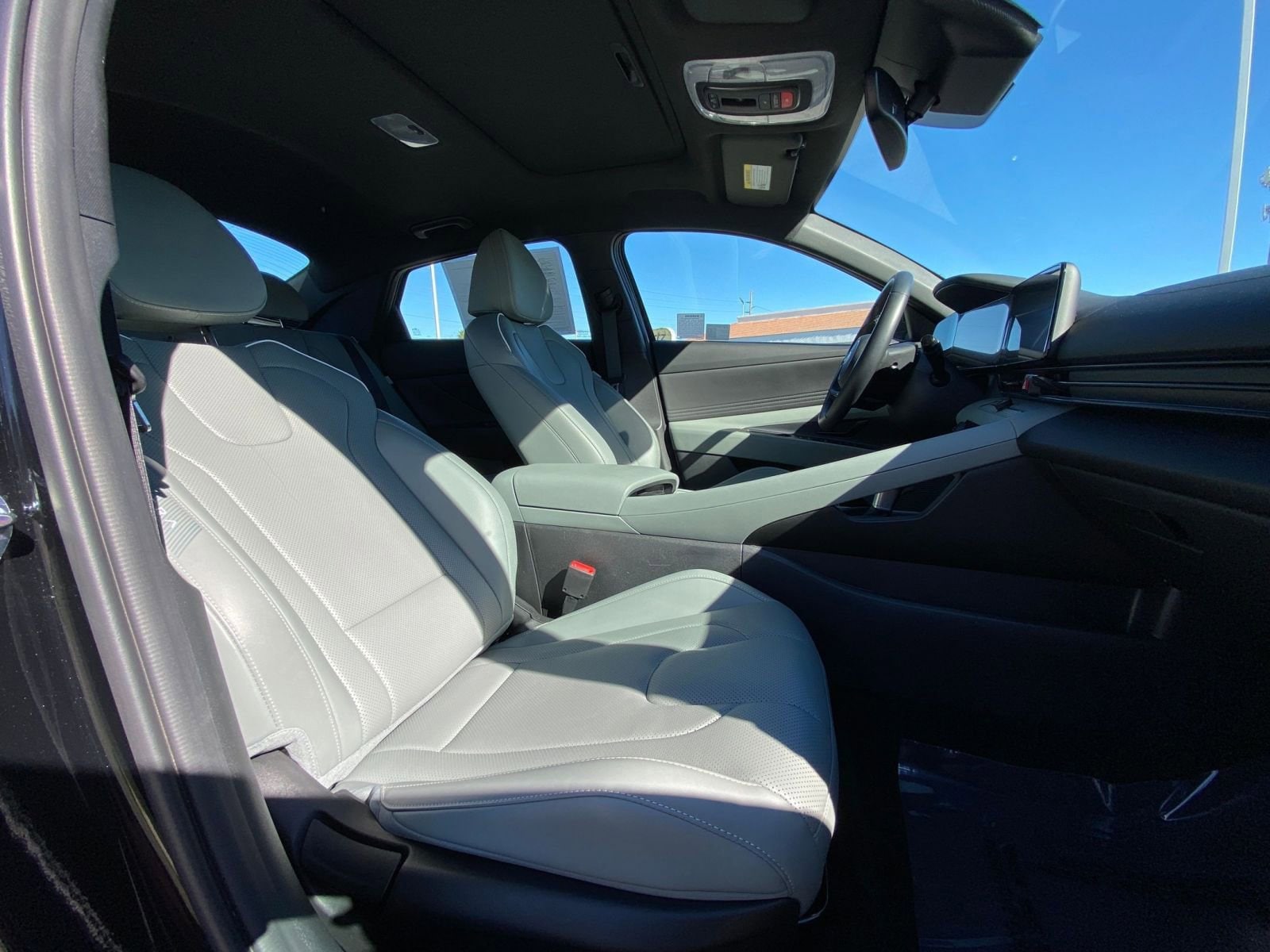 Thumbnail: 2025 Hyundai Elantra - 27