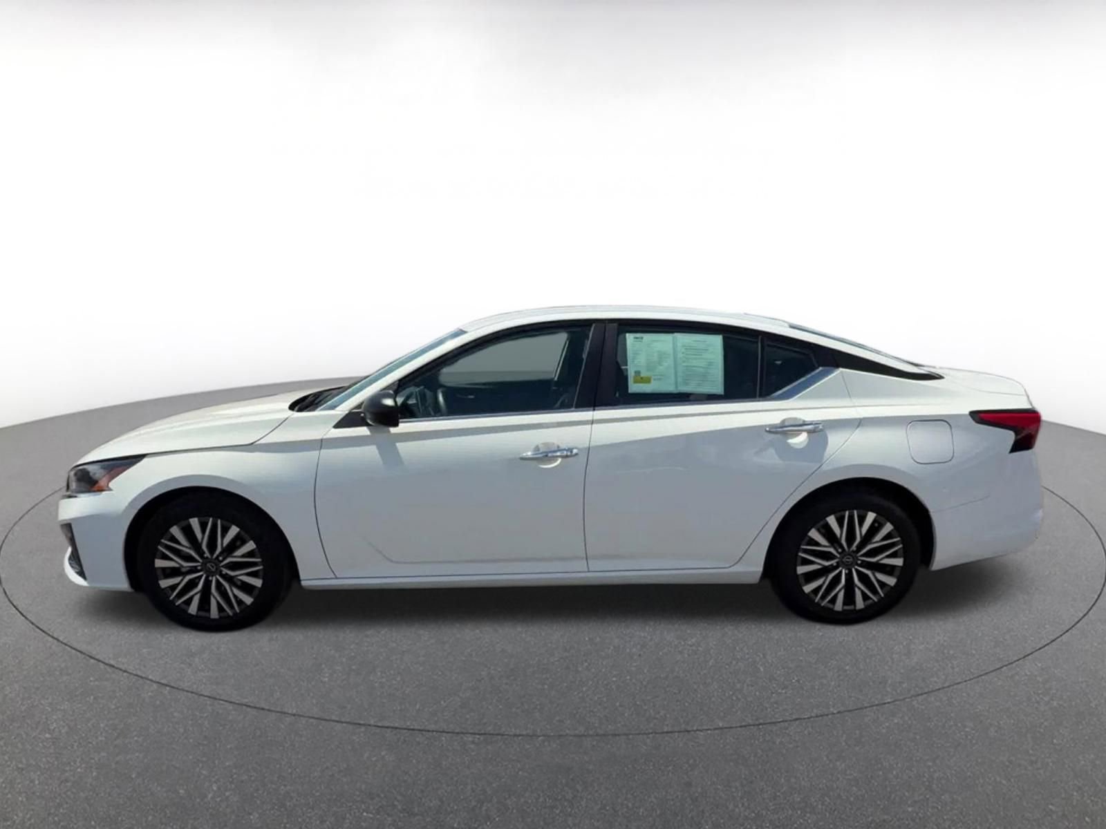 Thumbnail: 2025 Nissan Altima - 9