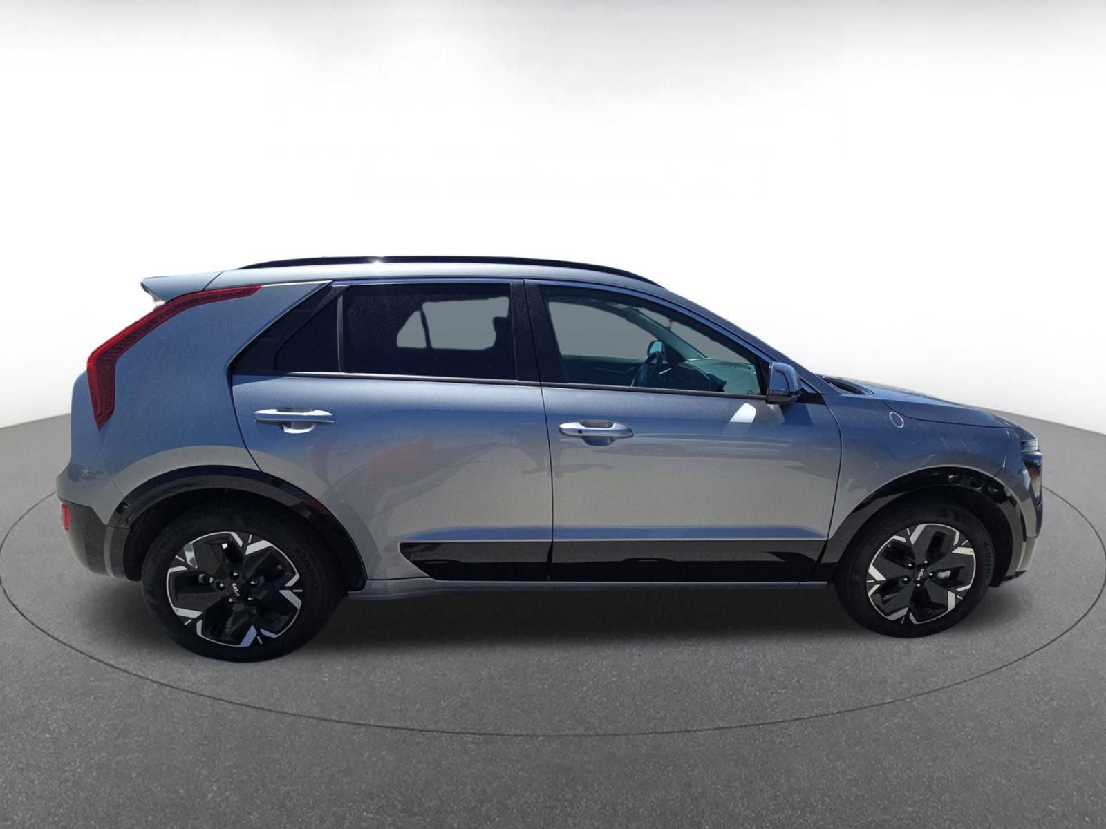 Thumbnail: 2023 Kia Niro - 9