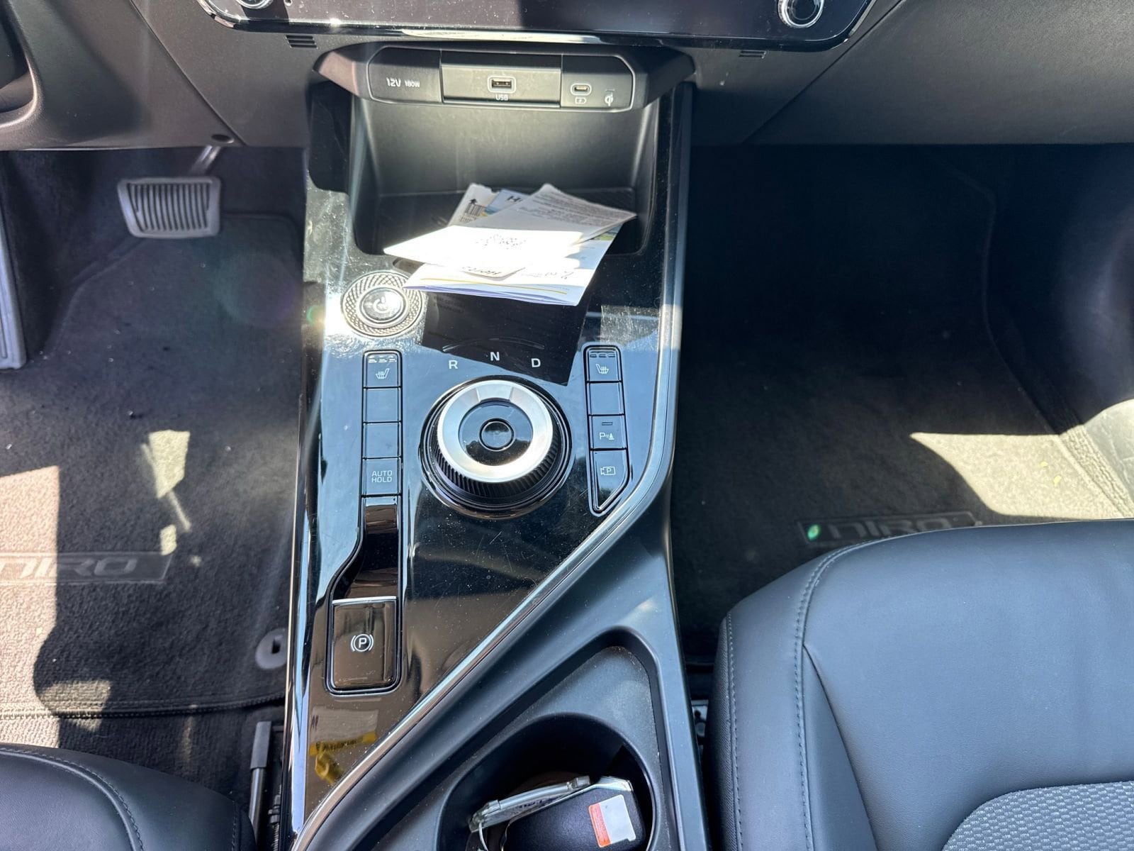Thumbnail: 2023 Kia Niro - 10