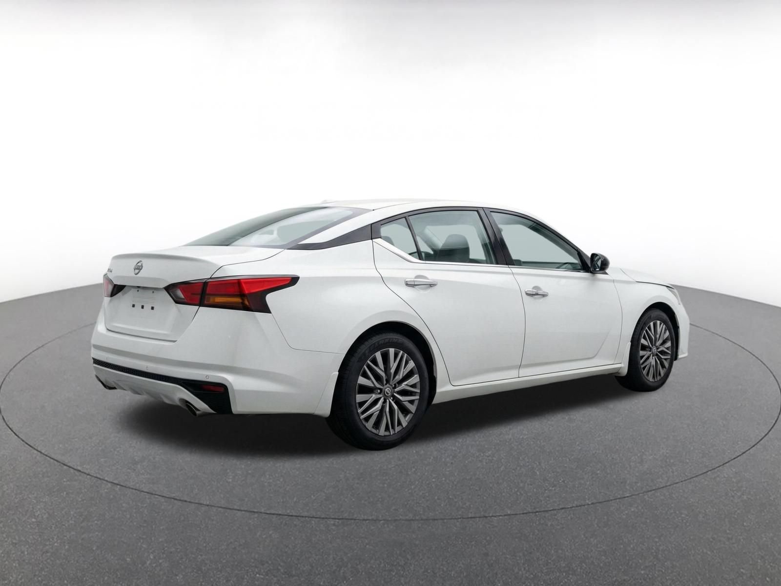 Thumbnail: 2025 Nissan Altima - 9