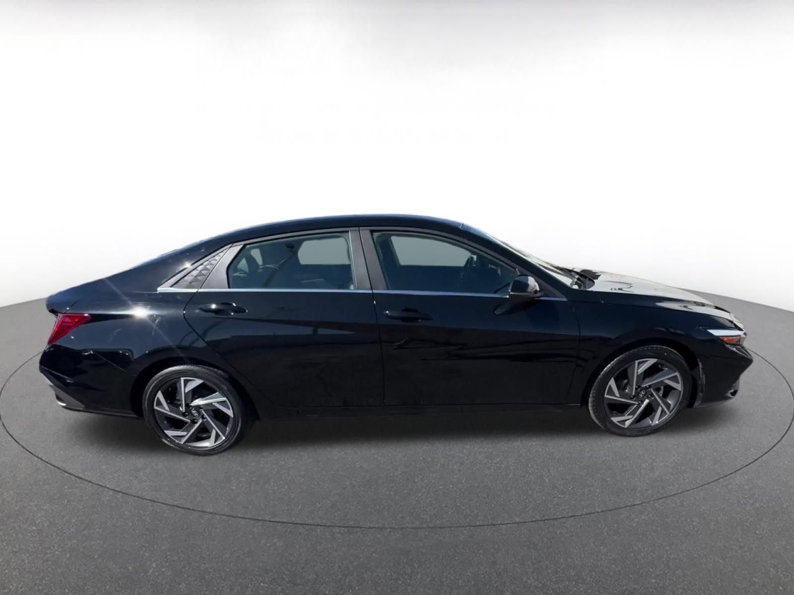 Thumbnail: 2025 Hyundai Elantra - 16