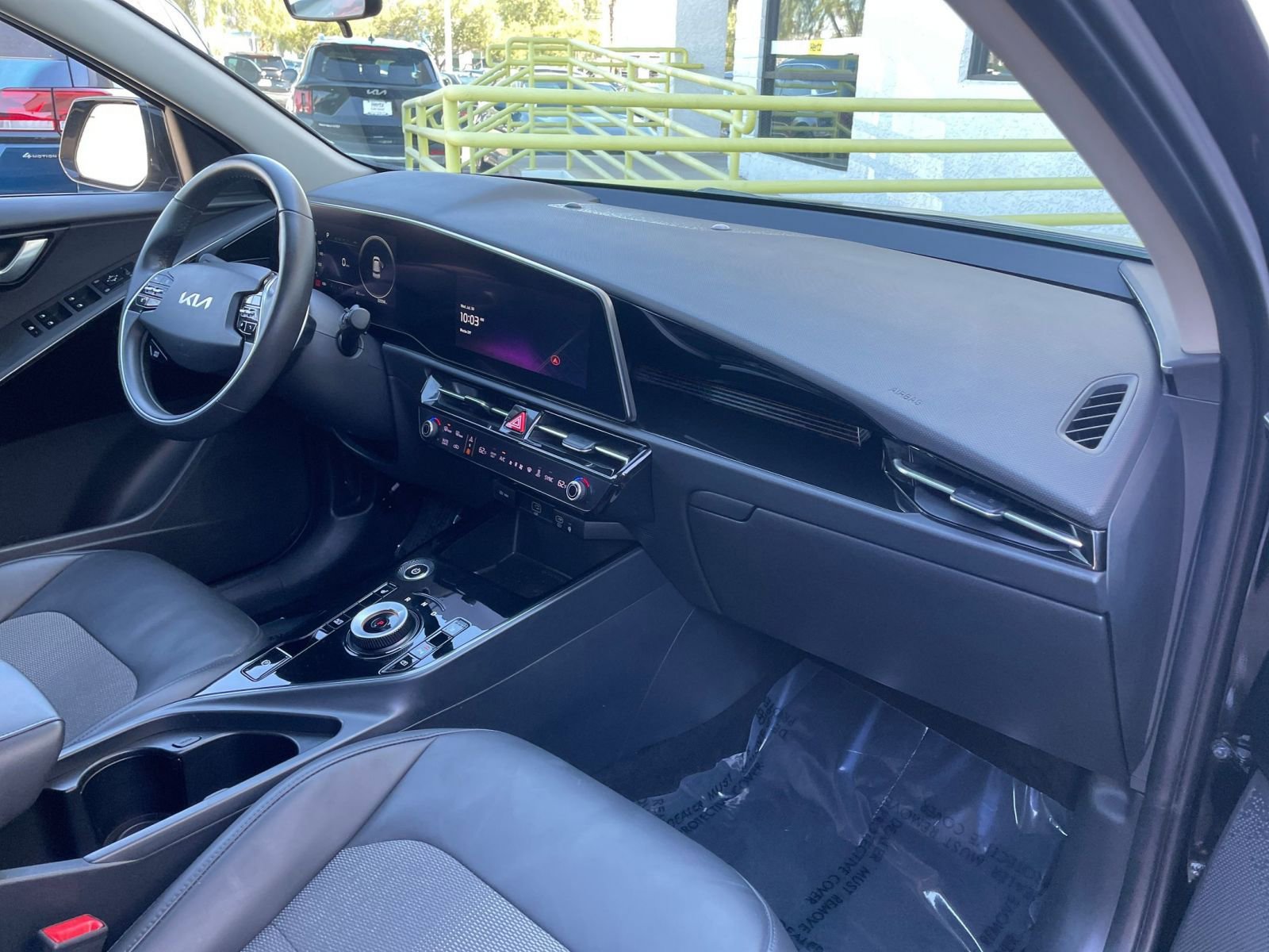 Thumbnail: 2023 Kia Niro - 32