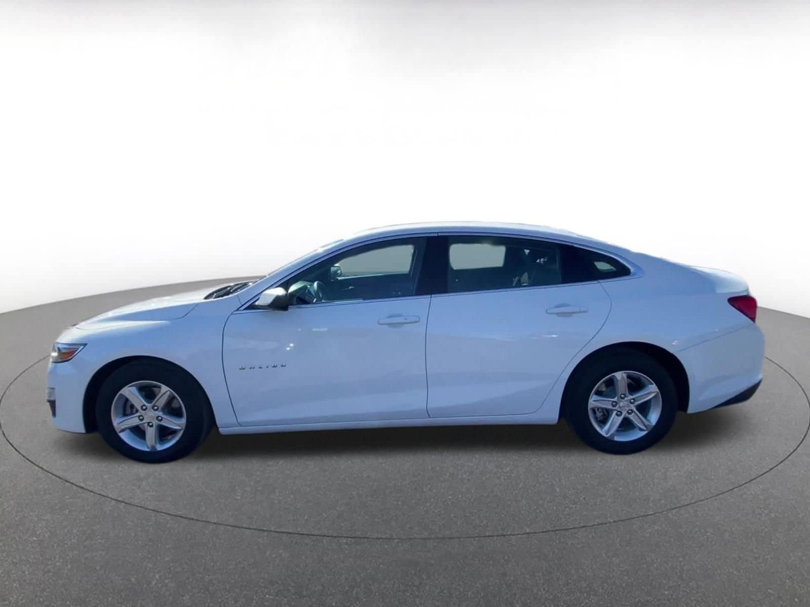 Thumbnail: 2024 Chevrolet Malibu - 9