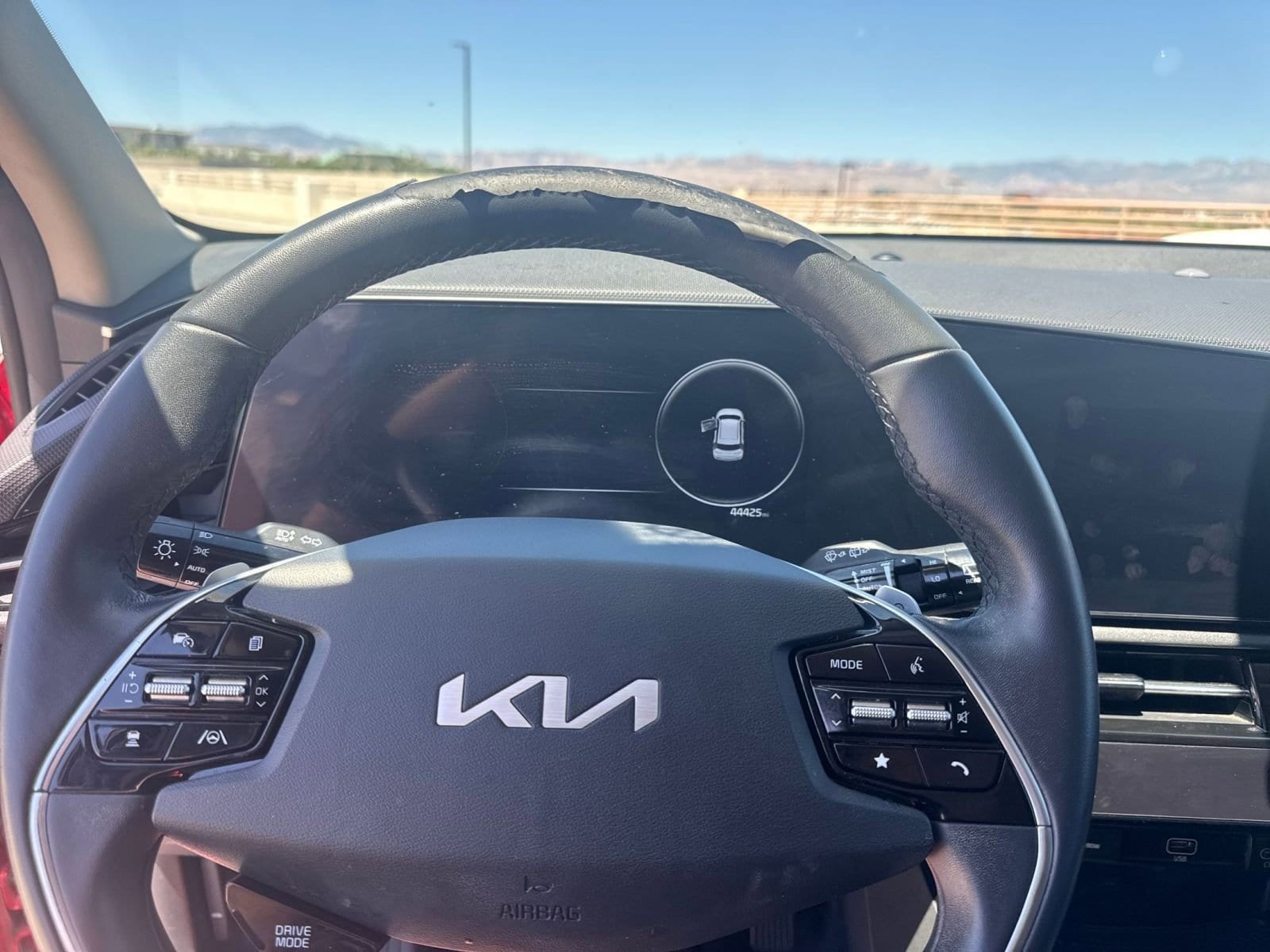 Thumbnail: 2023 Kia Niro - 7