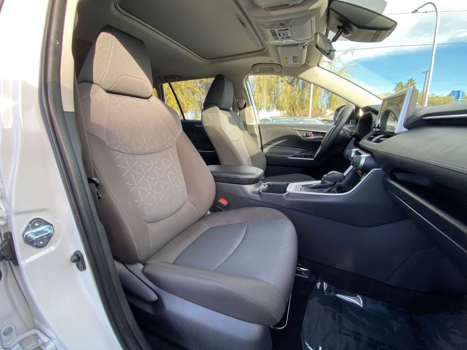 Thumbnail: 2025 Toyota RAV4 - 27