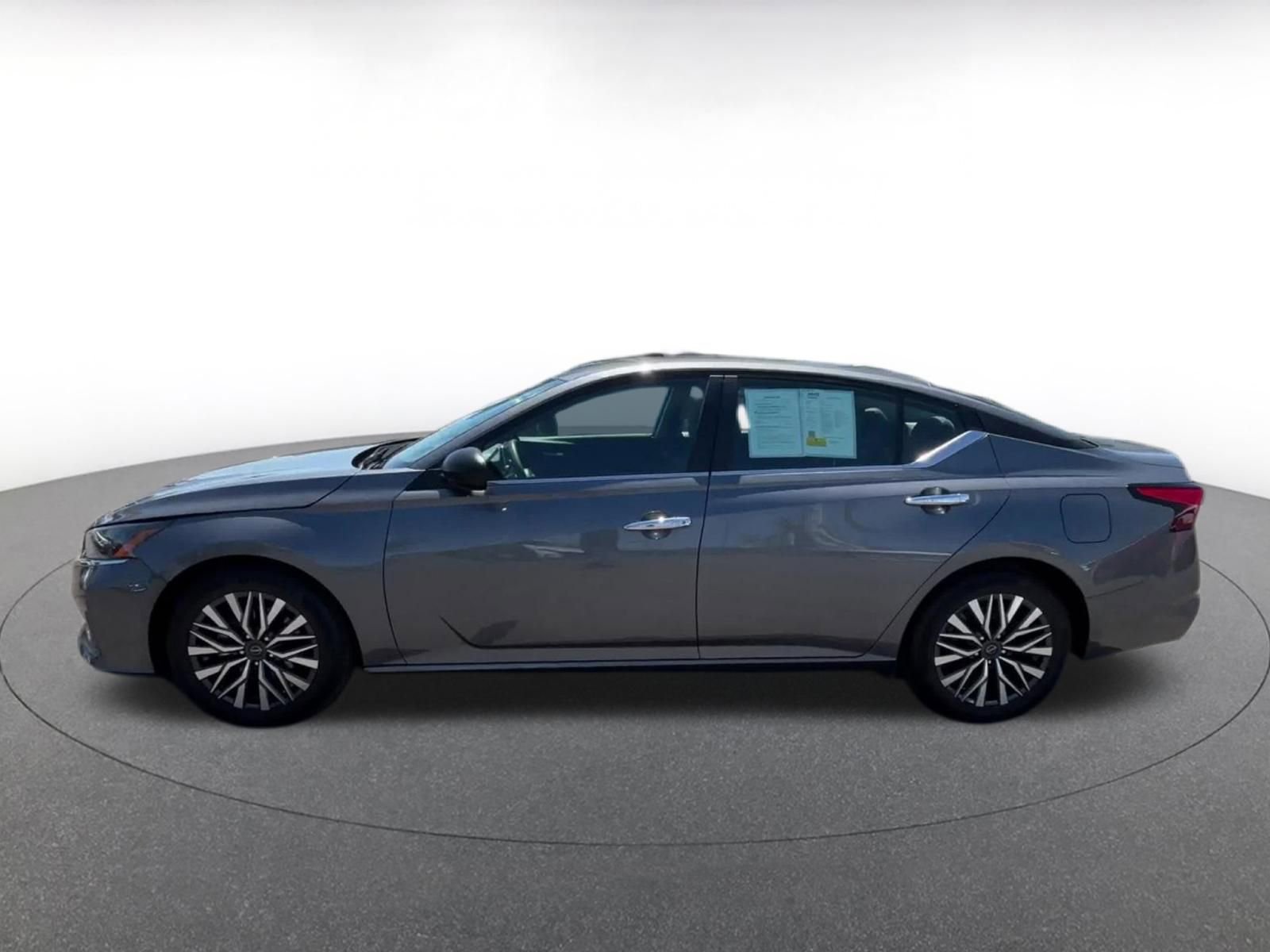 Thumbnail: 2025 Nissan Altima - 9