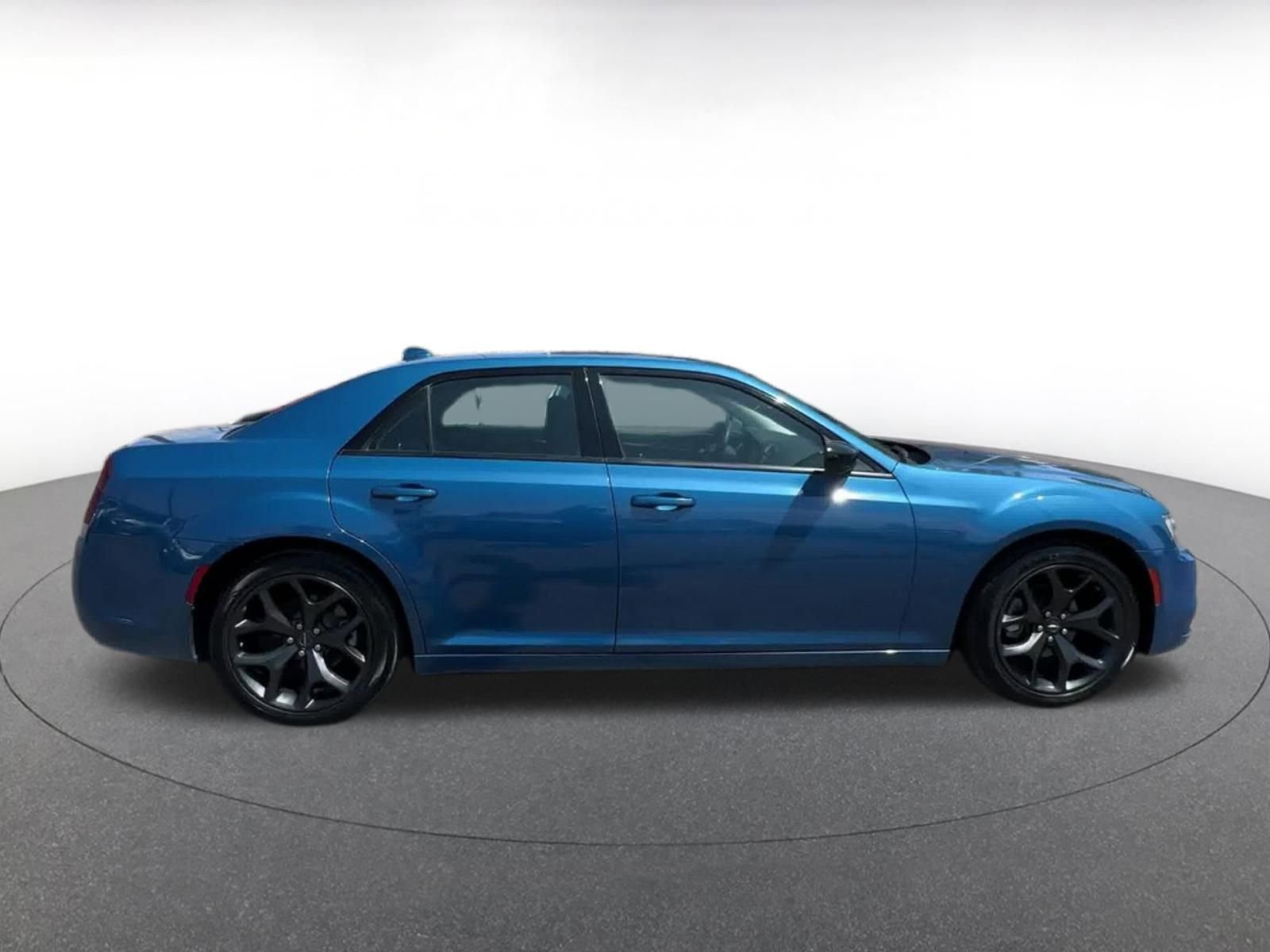 2022 Chrysler 300 Touring 16