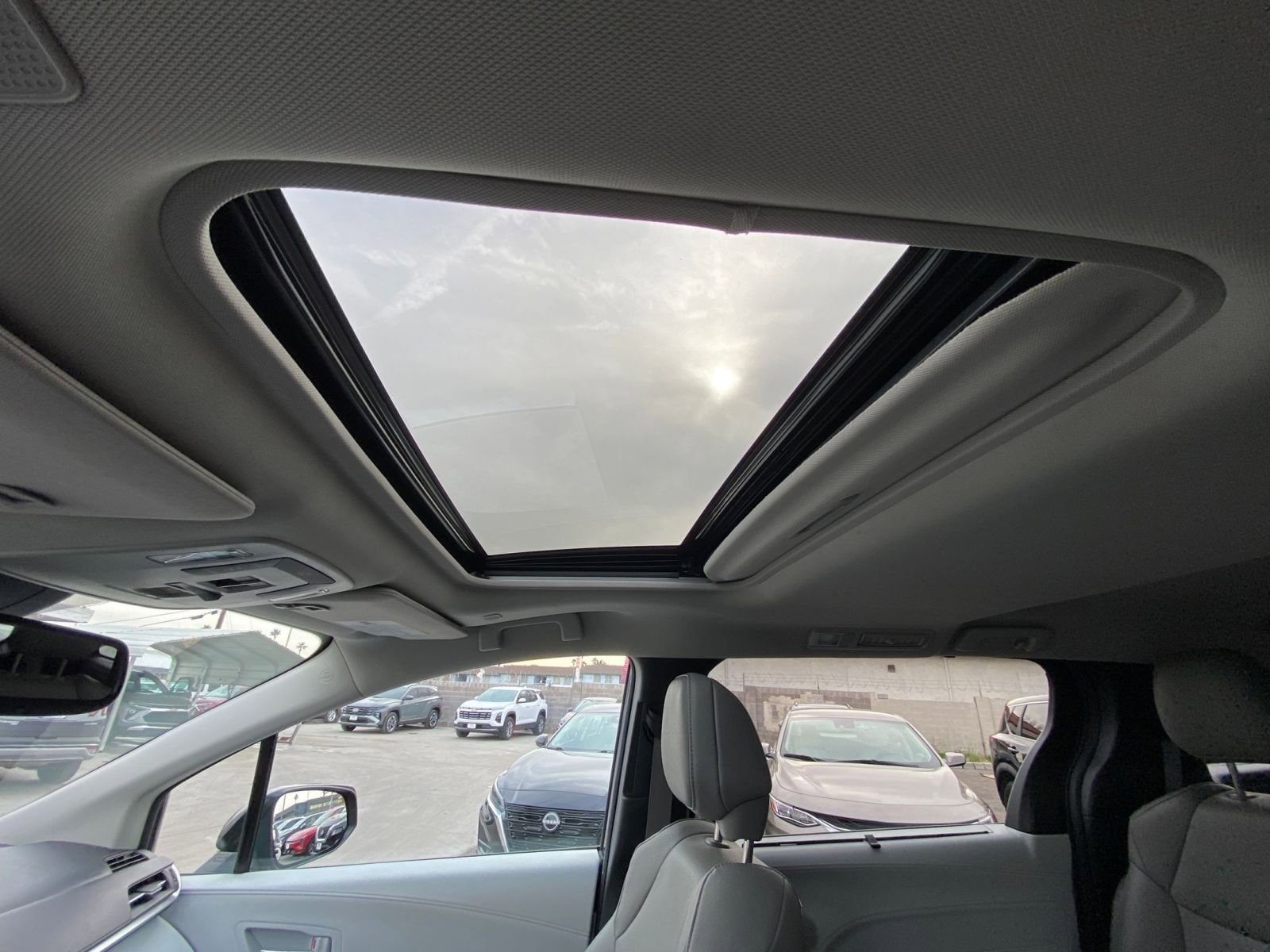 Thumbnail: 2025 Toyota Sienna - 32