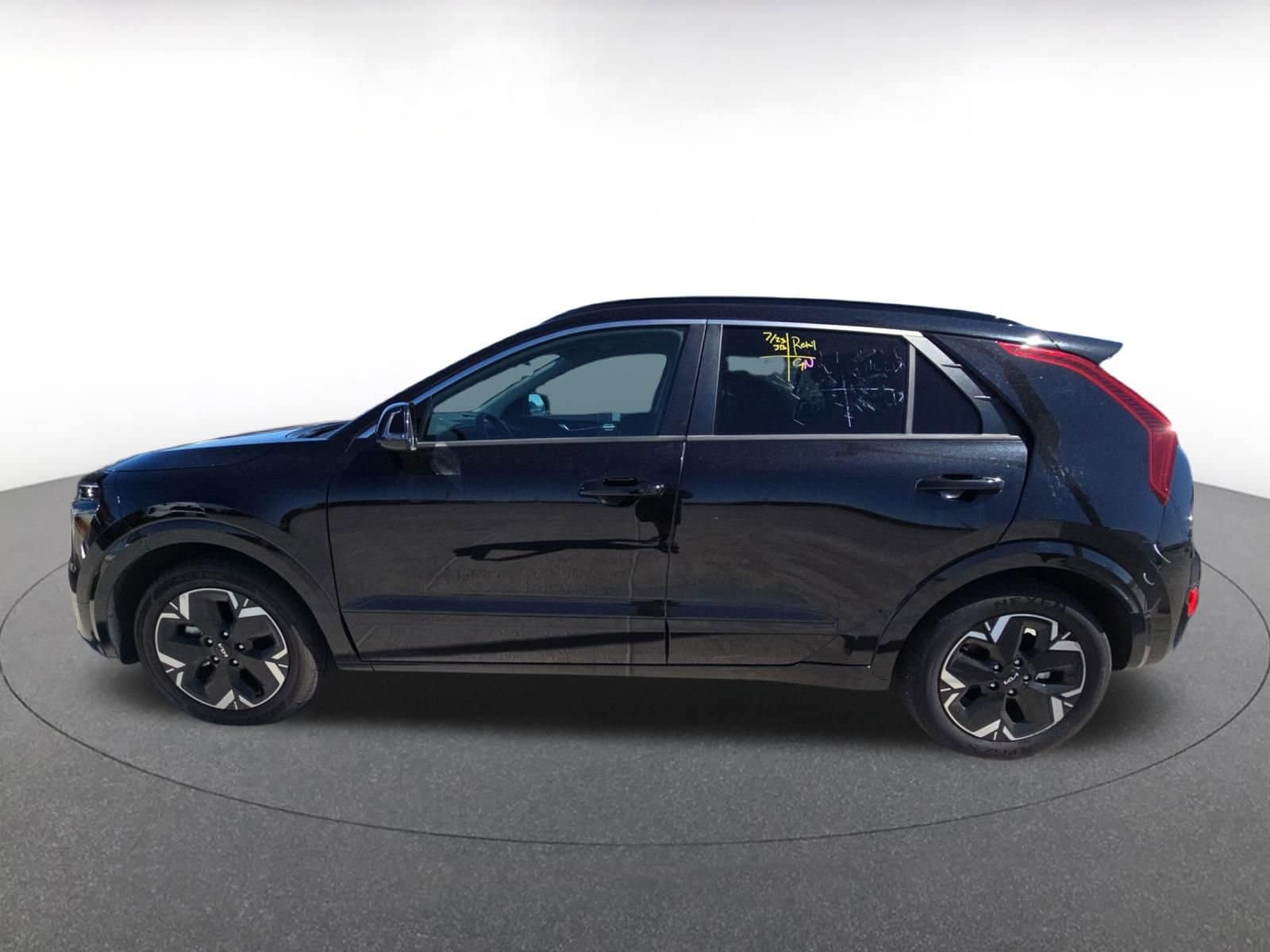 Thumbnail: 2023 Kia Niro - 6
