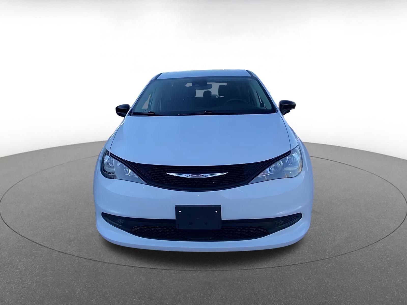 Thumbnail: 2024 Chrysler Voyager - 4