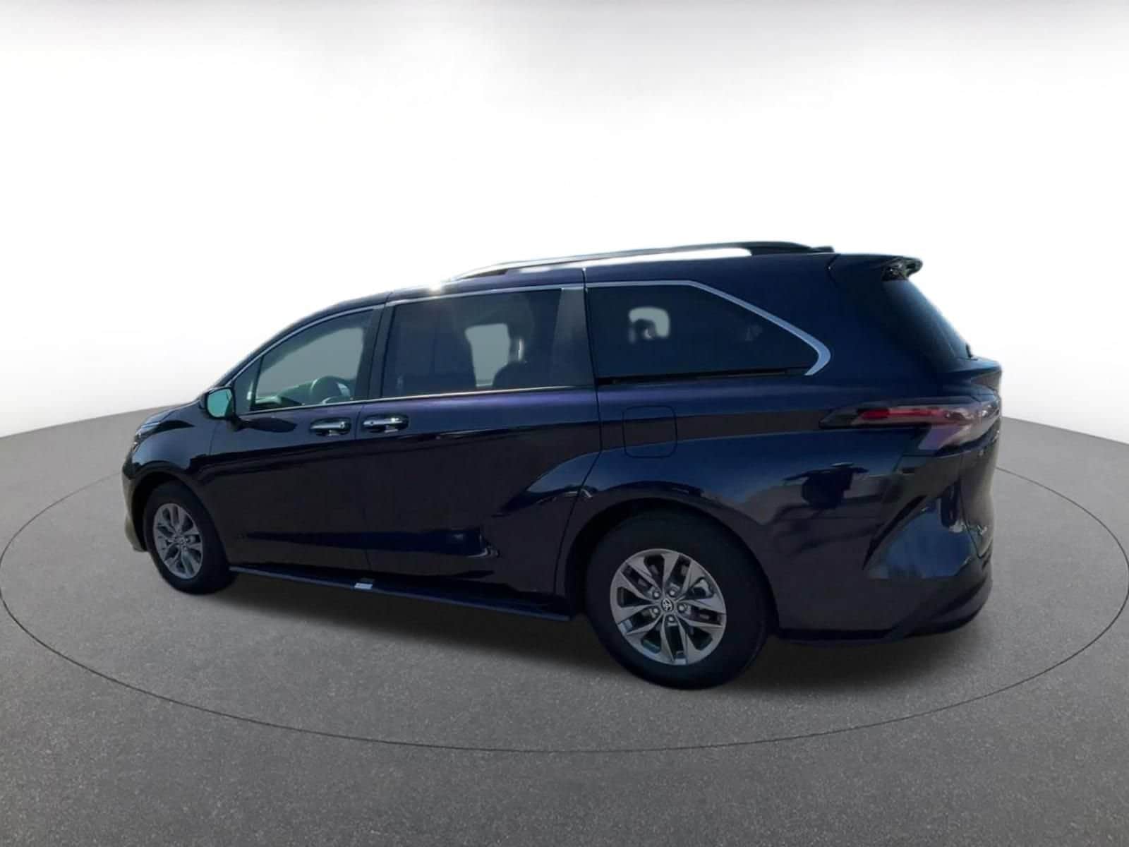 Thumbnail: 2025 Toyota Sienna - 9