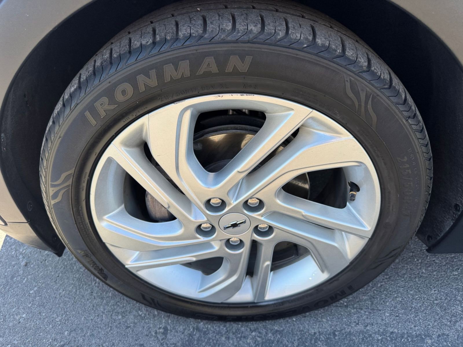 Thumbnail: 2023 Chevrolet Bolt EV - 32