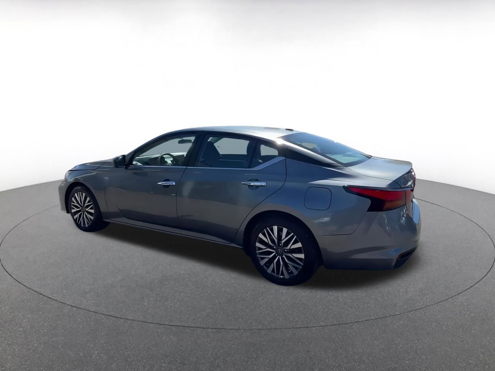 Thumbnail: 2023 Nissan Altima - 10