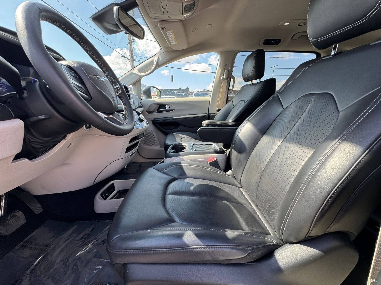 Thumbnail: 2023 Chrysler Pacifica - 21