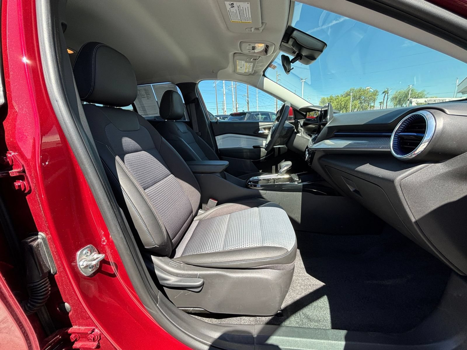 Thumbnail: 2025 Chevrolet Trax - 25