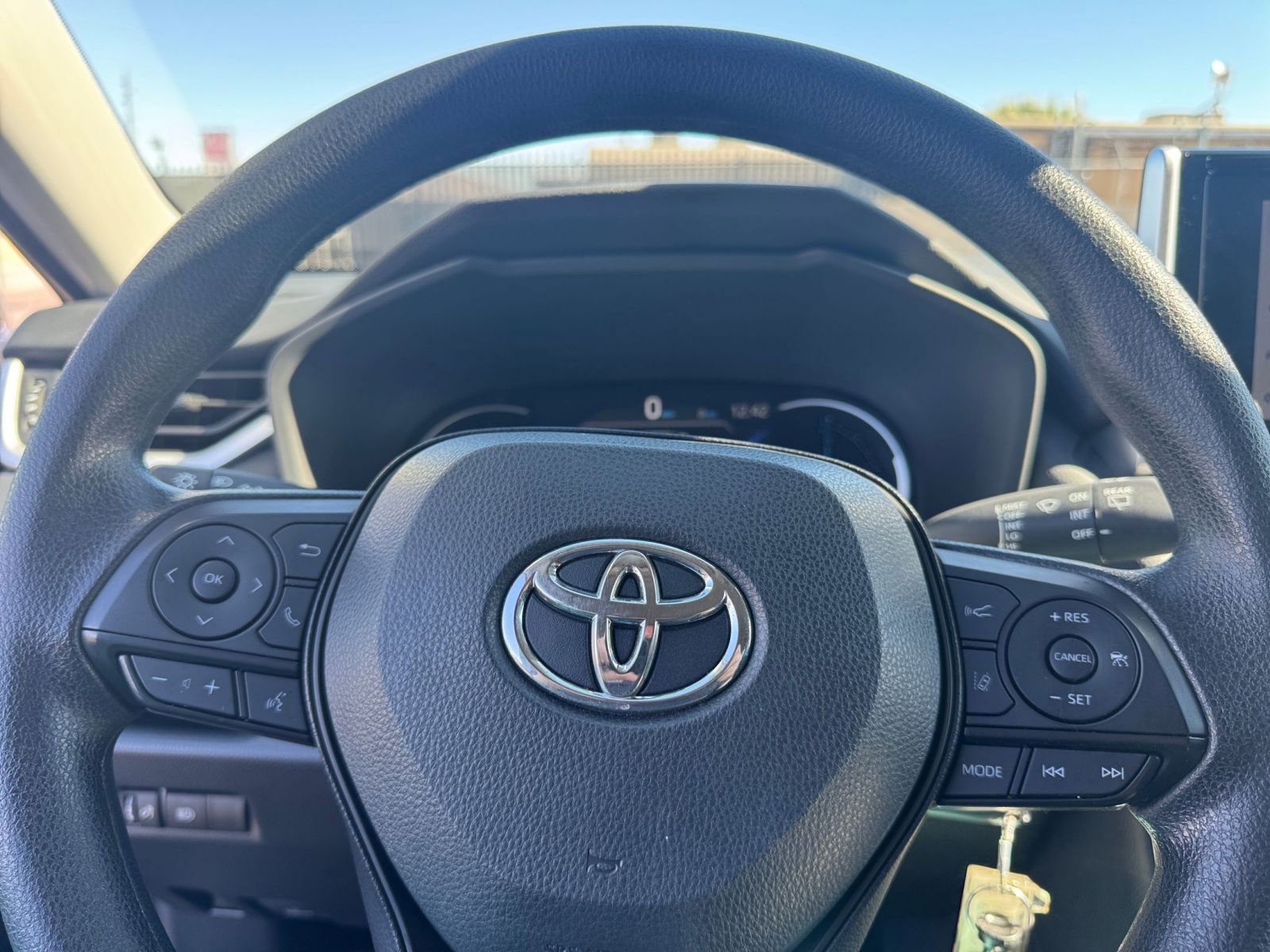 Thumbnail: 2025 Toyota RAV4 - 25