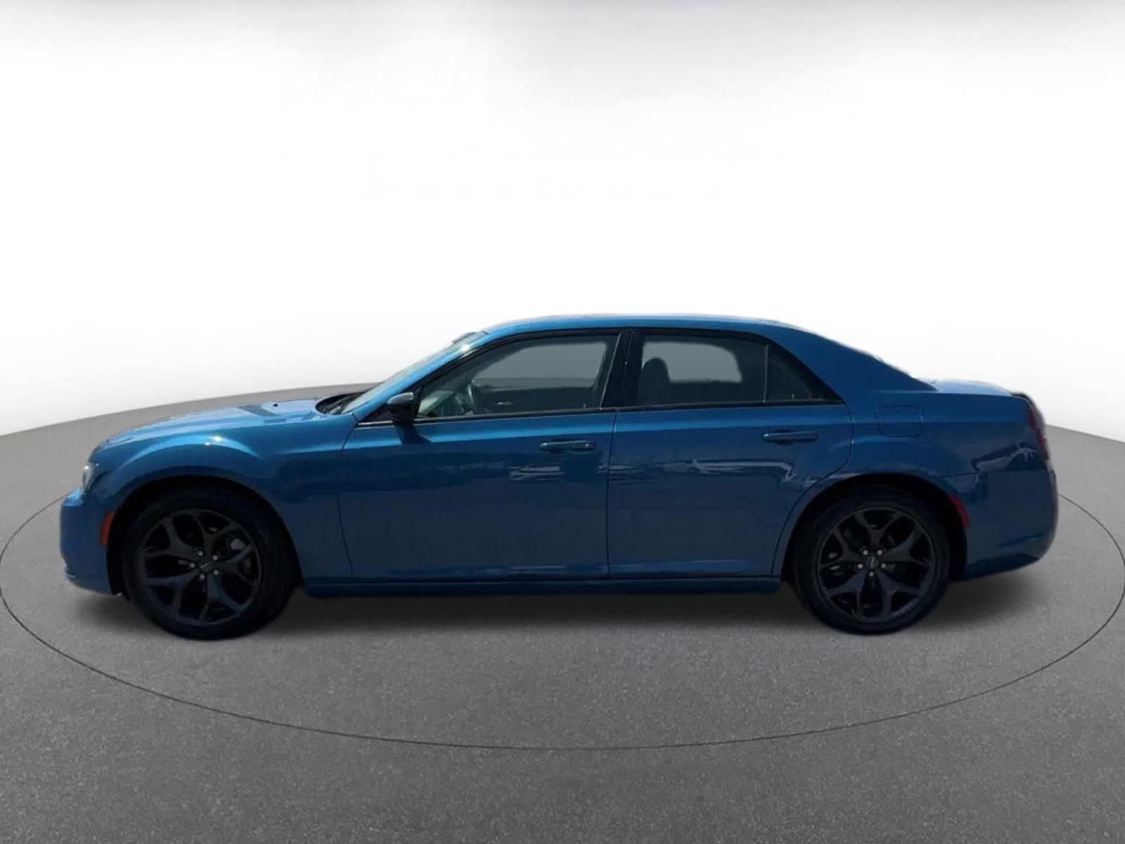 2022 Chrysler 300 Touring 8